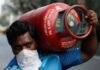 रसोई गैस हुई महंगी, 50 रुपये बढ़े घरेलू LPG सिलेंडर के दाम