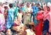 बड़हलगंज में आग लगने से 17 घर ख़ाक, सपा नेत्री पूनम गुप्ता ने किया पचास-पाचाज हजार के मदद का एलान