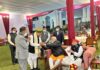 मोहन भागवत के साथ नेताजी की फोटो पर सियासी संग्राम, कांग्रेस का हमला तो सपा ने याद दिलाया शिष्टाचार